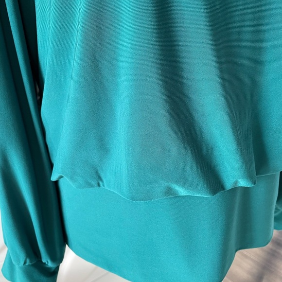 DB Women's Emerald Green Cold Shoulder Blouse with Bling Accents Size Small - Picture 5 of 12